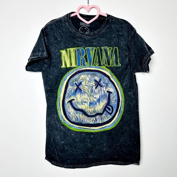 Nirvana NWOT Unisex Smile Gray Crew Neck Short Sleeve Casual T-Shirt Small - Picture 1 of 5